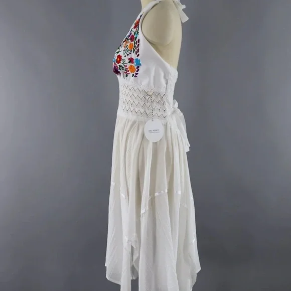 Embroidered Floral White Dress Like New - Picture 3 of 4